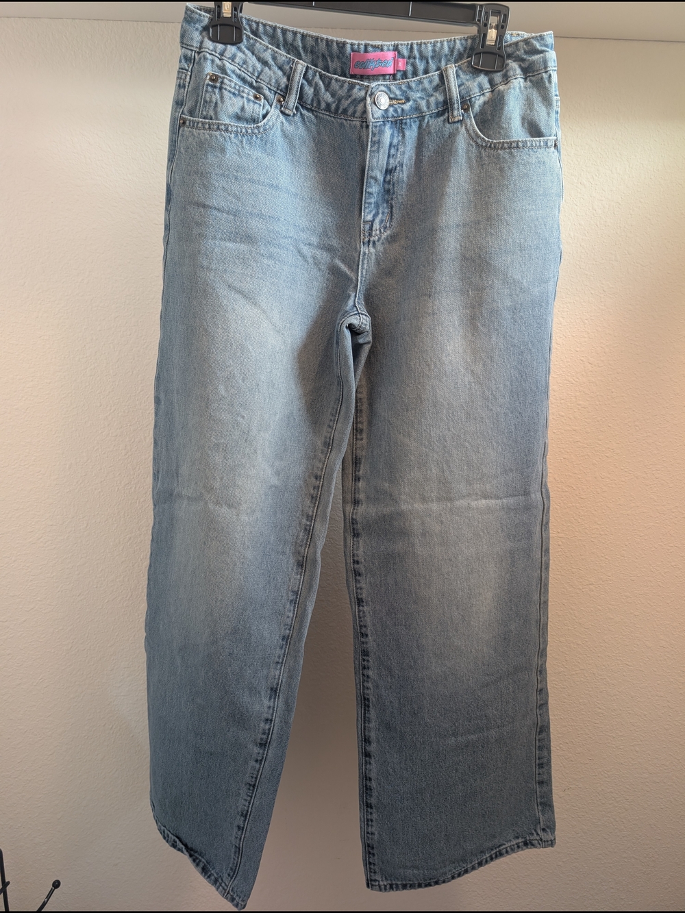 Light Wash Women’s Edikted Jeans - Classic Straight Fit, low rise, medium